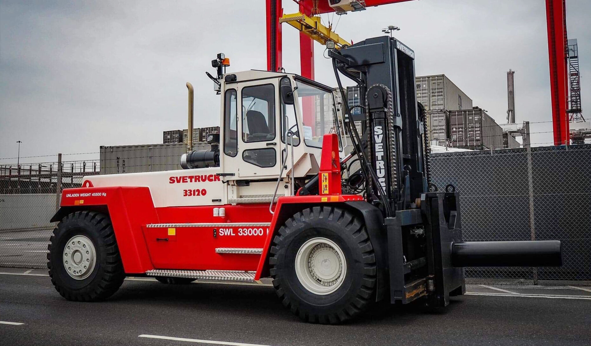 Photo of a Big Fork Lift / Heavy Duty Fork Lift / Heavy Capacity Svetruck Fork Lift