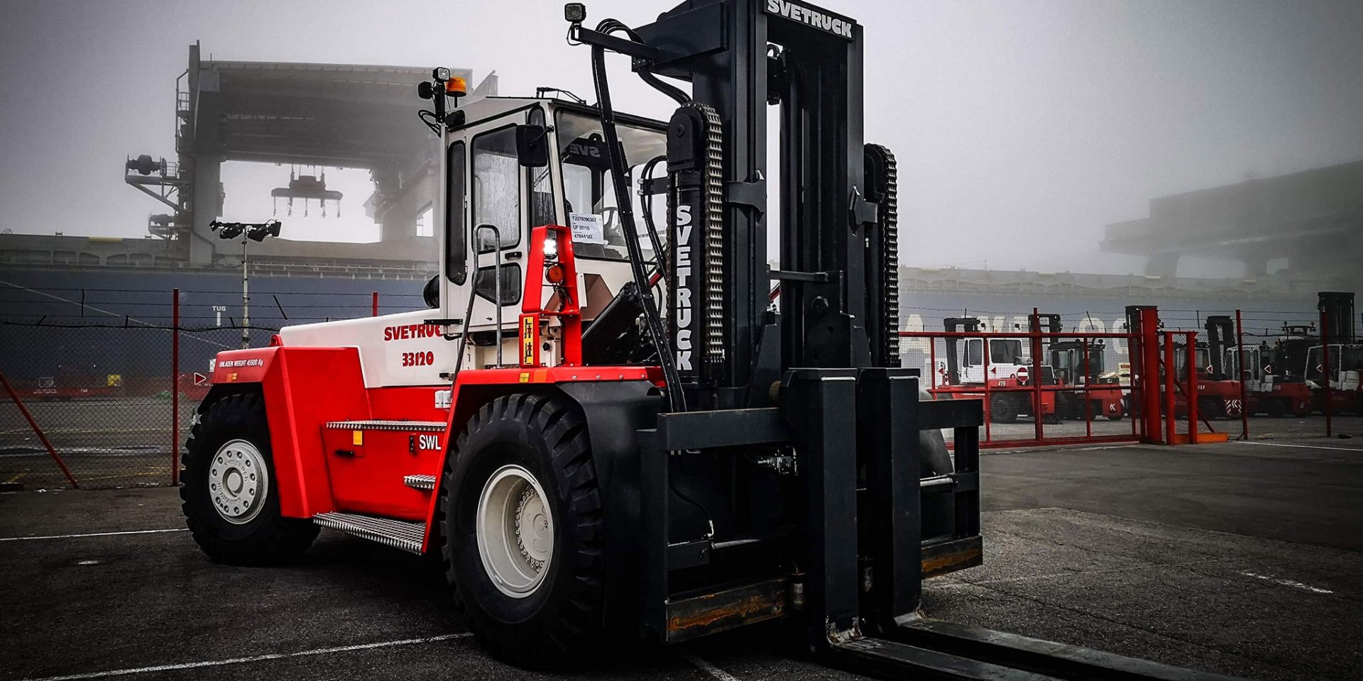 Photo of a Big Fork Lift / Heavy Duty Fork Lift / Heavy Capacity Svetruck Fork Lift